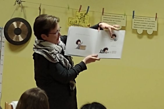 Speakerin Vortrag zum Vorlesen im Kindergarten Himmelberg Corinna Guggenberger-Holl